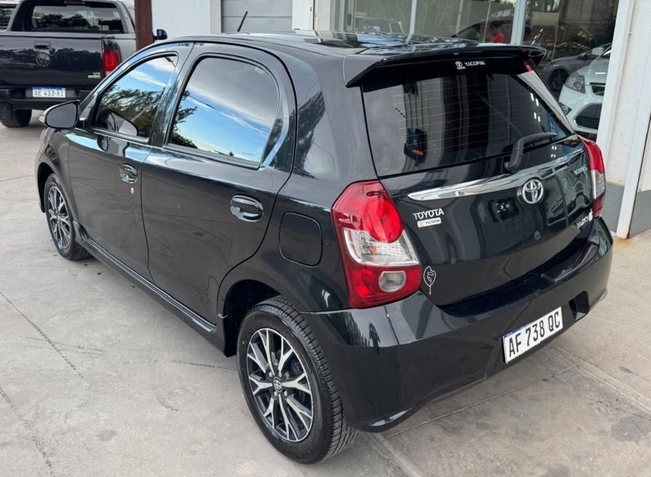 Toyota Etios Usado en Mendoza, deRuedas