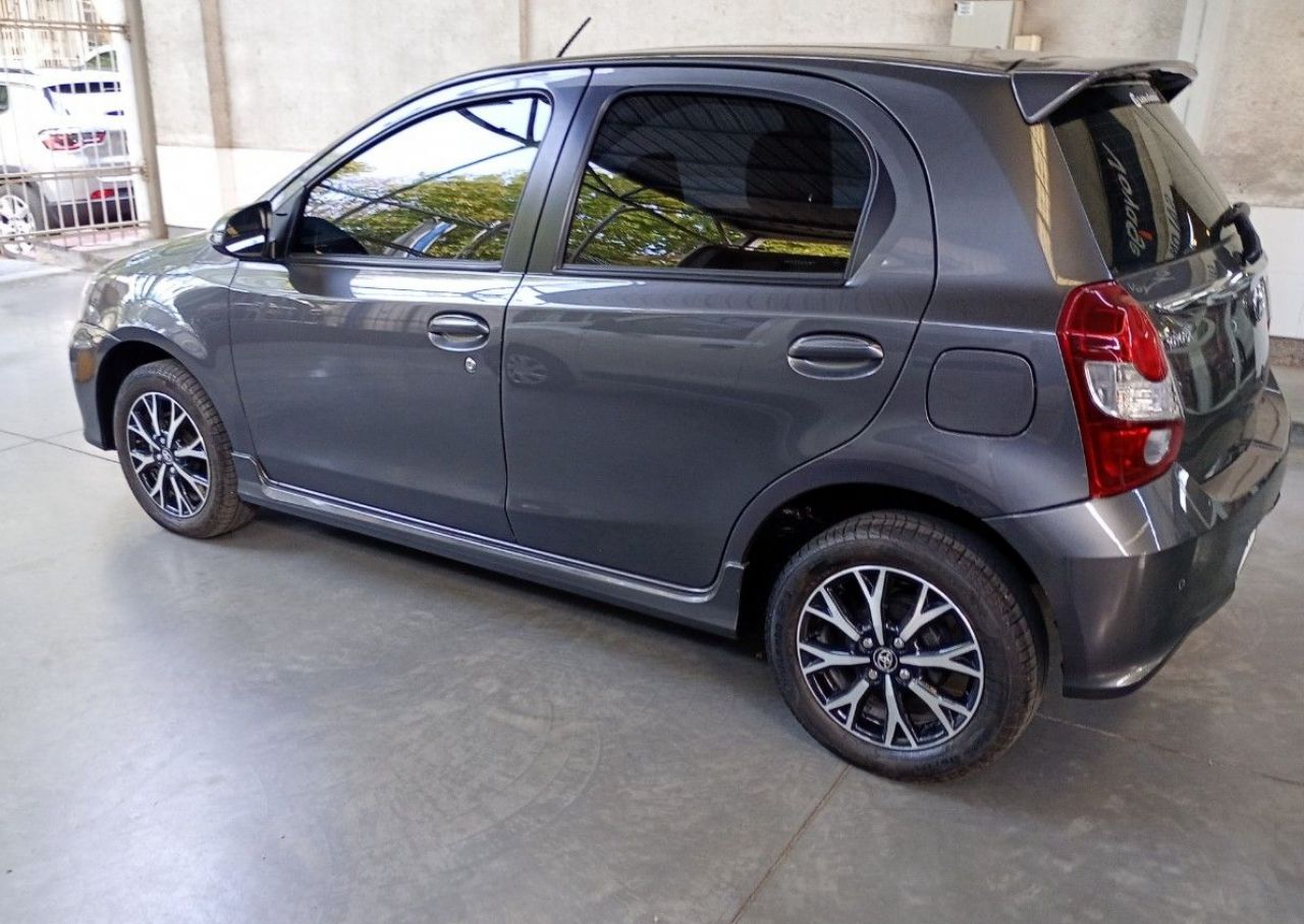 Toyota Etios Usado en Mendoza, deRuedas