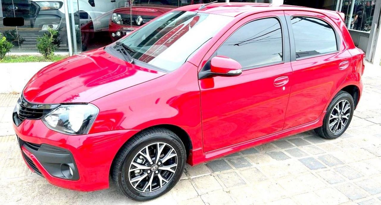 Toyota Etios Usado Financiado en Córdoba, deRuedas
