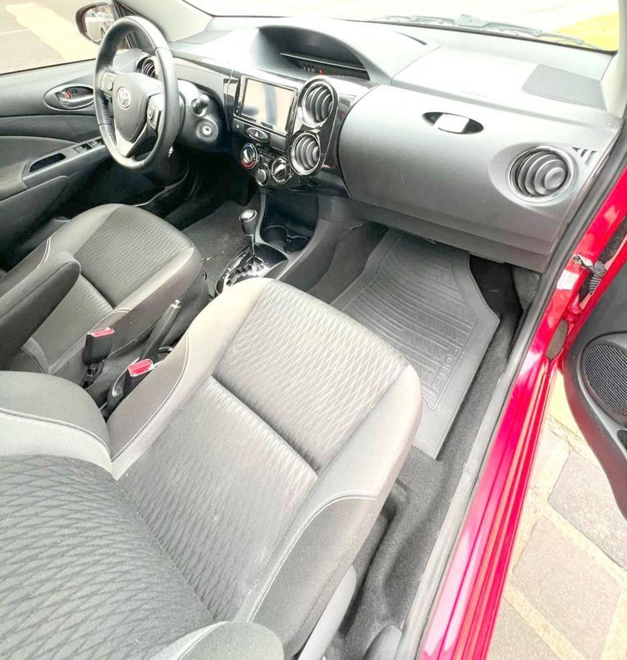 Toyota Etios Usado Financiado en Córdoba, deRuedas