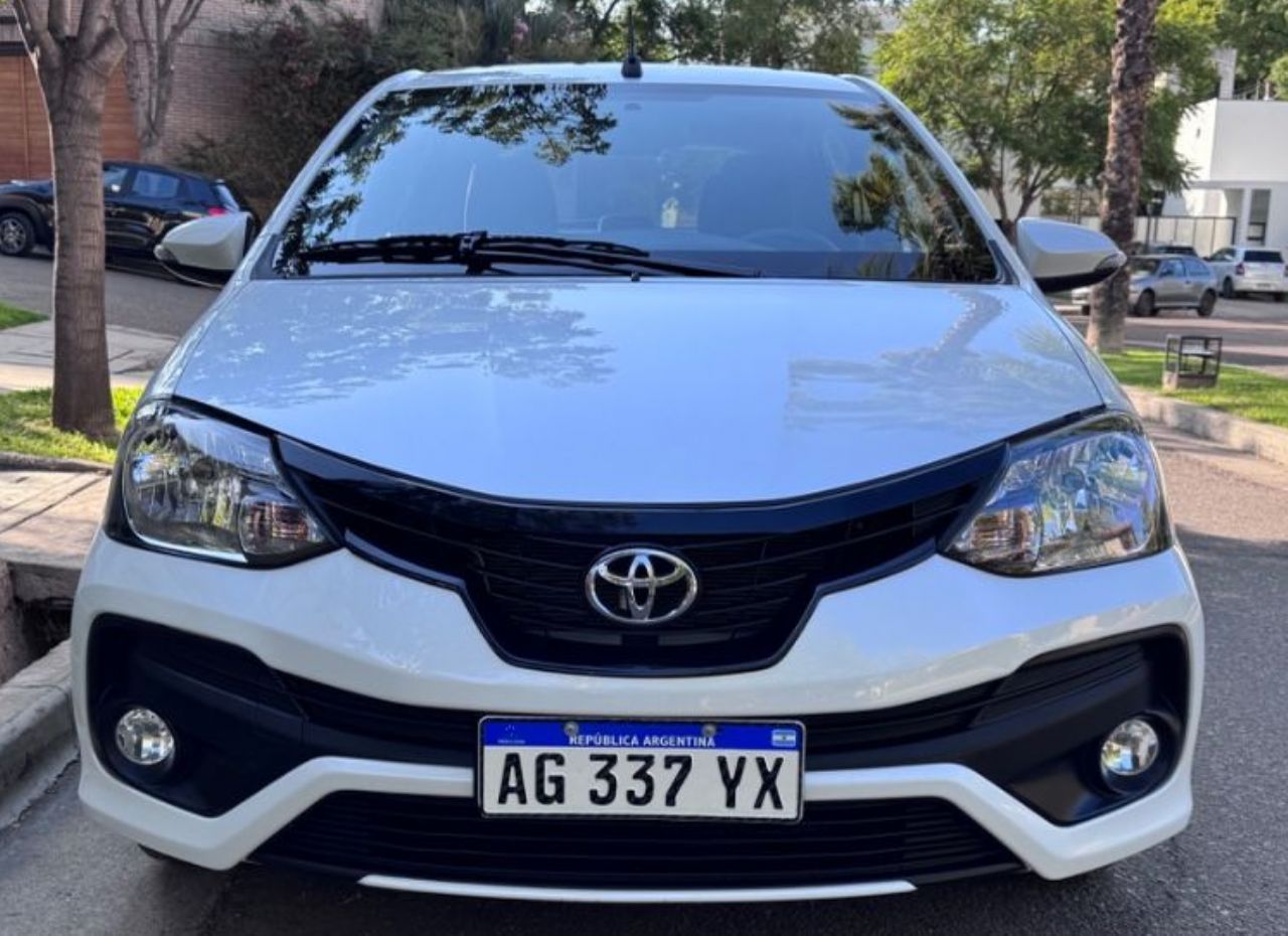 Toyota Etios Usado en Mendoza, deRuedas