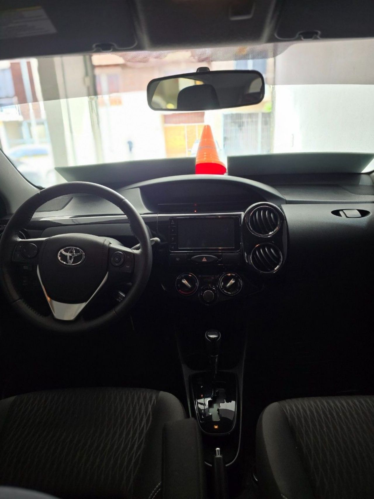 Toyota Etios Usado Financiado en Mendoza, deRuedas
