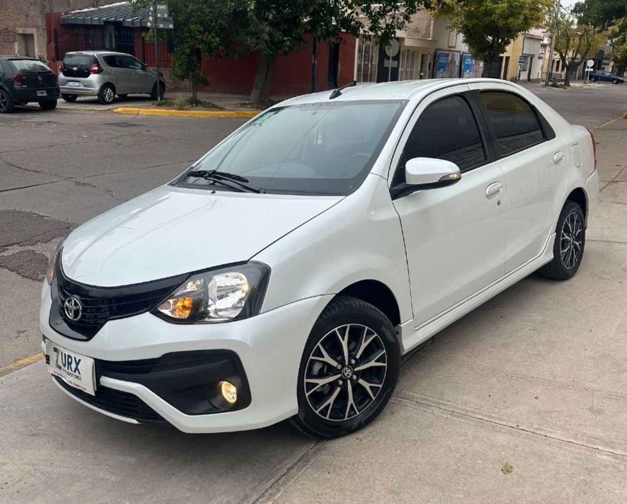 Toyota Etios Usado Financiado en Mendoza, deRuedas