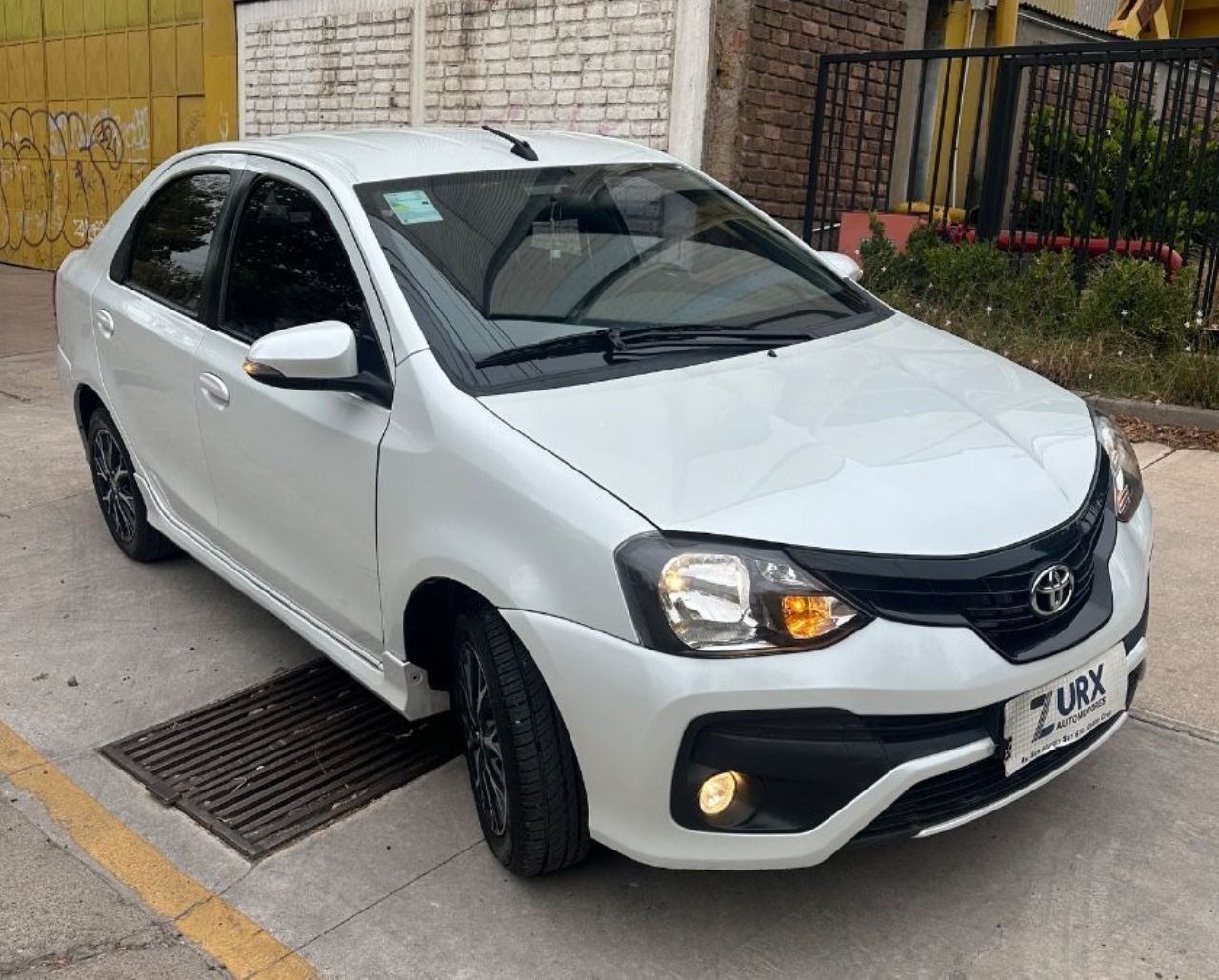 Toyota Etios Usado Financiado en Mendoza, deRuedas