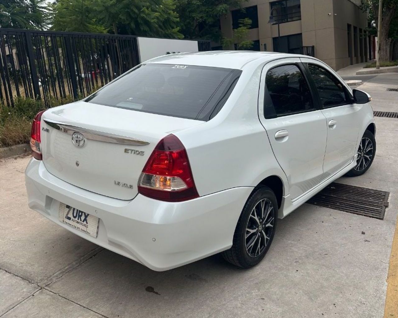 Toyota Etios Usado Financiado en Mendoza, deRuedas