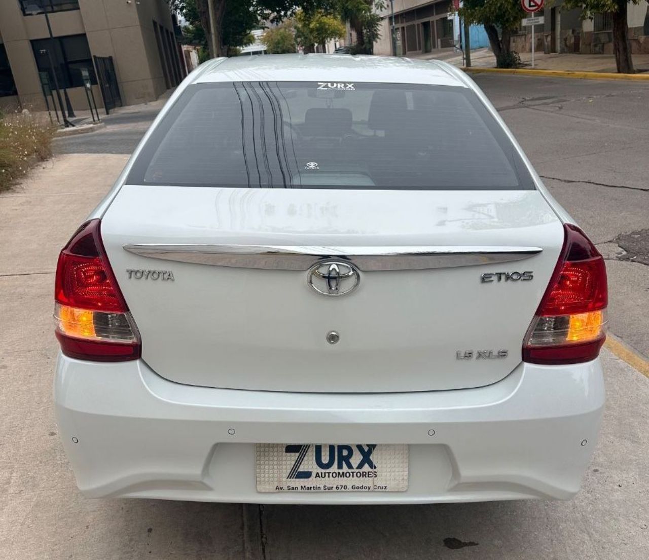 Toyota Etios Usado Financiado en Mendoza, deRuedas