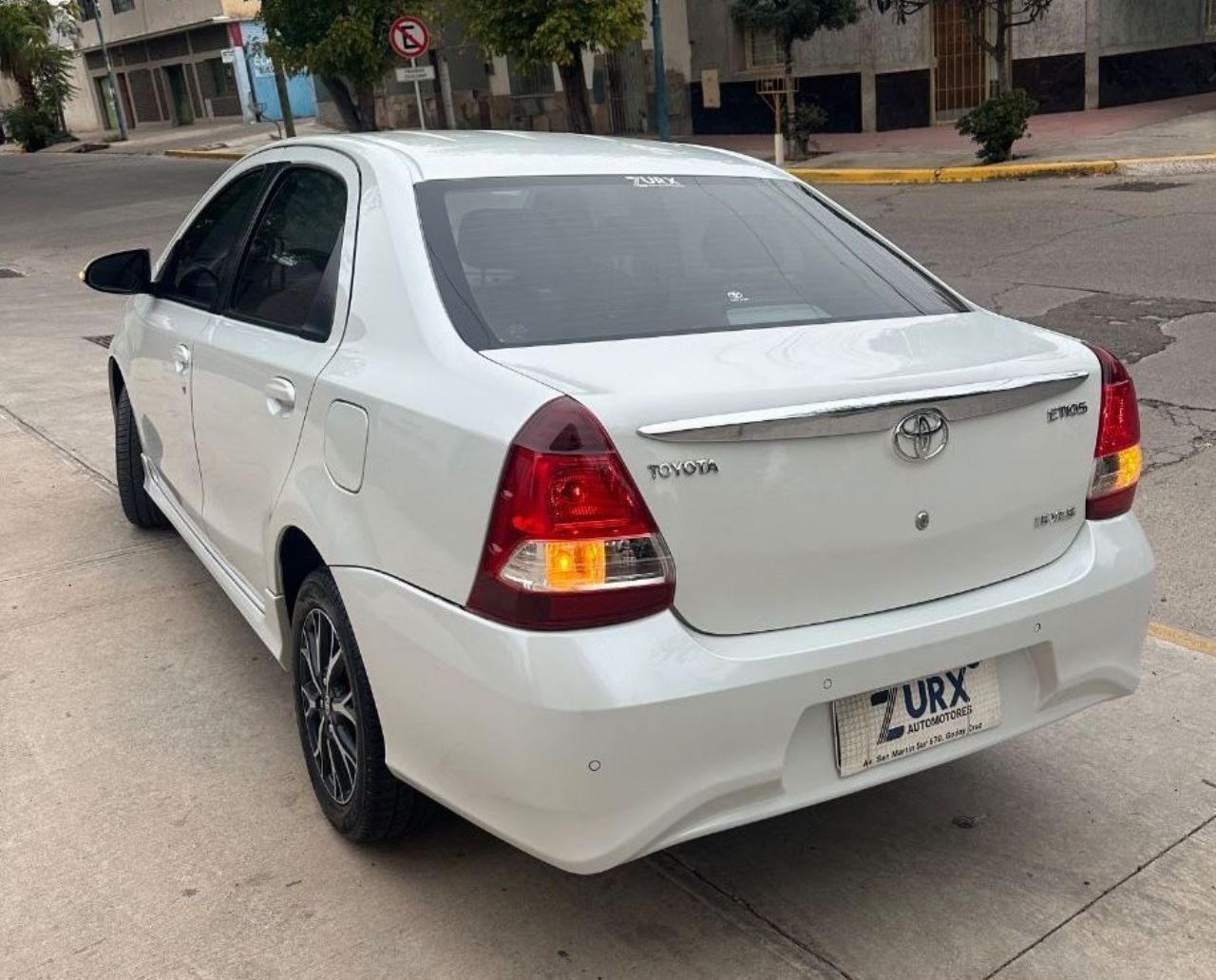 Toyota Etios Usado Financiado en Mendoza, deRuedas