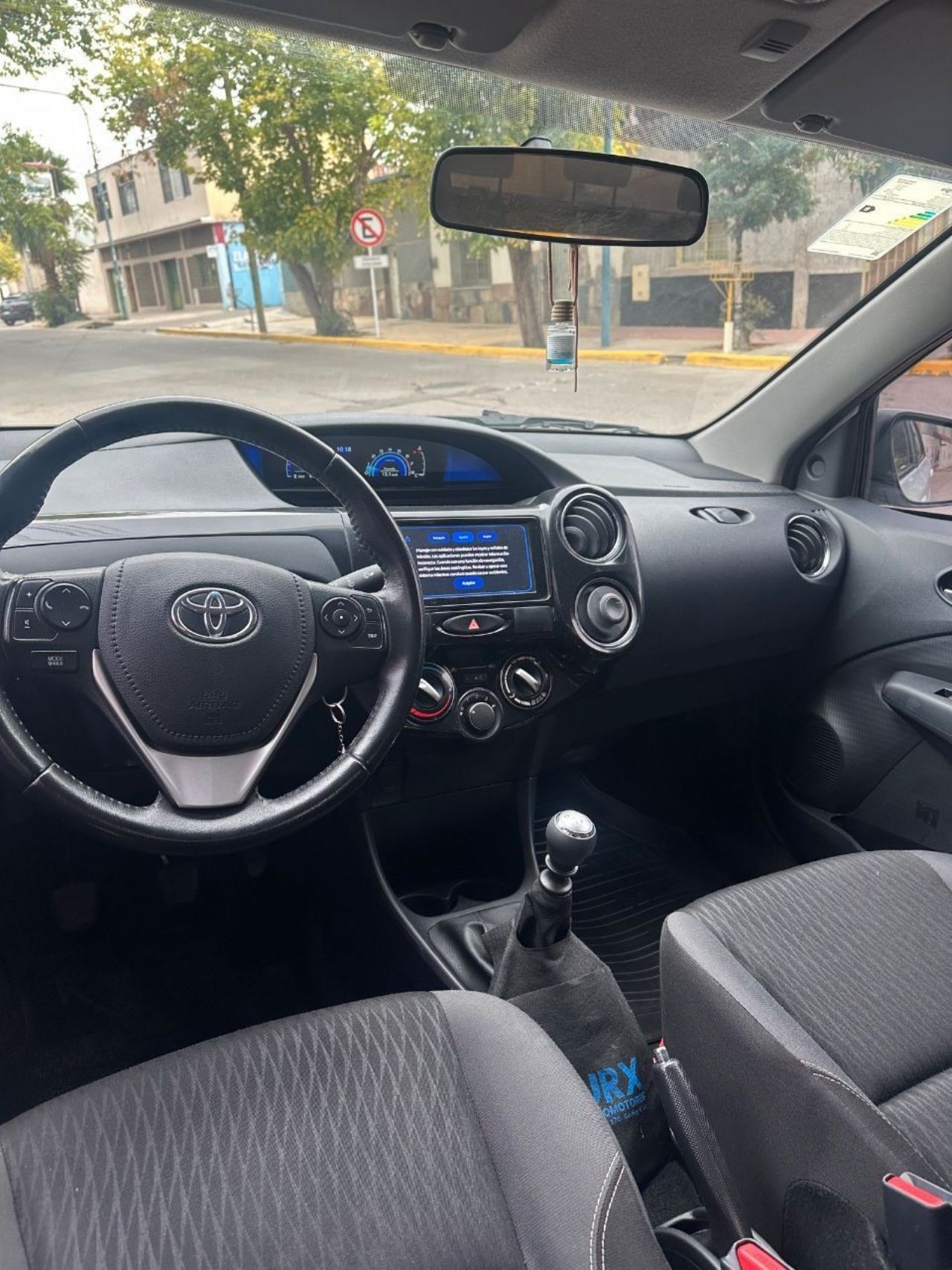 Toyota Etios Usado Financiado en Mendoza, deRuedas