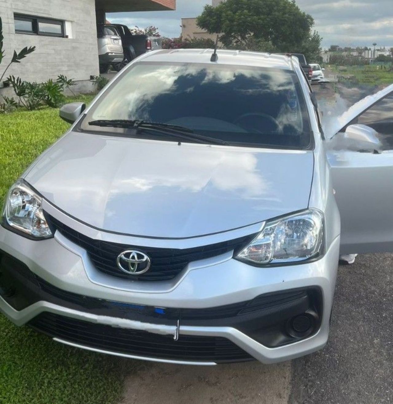 Toyota Etios Usado en Tucumán, deRuedas