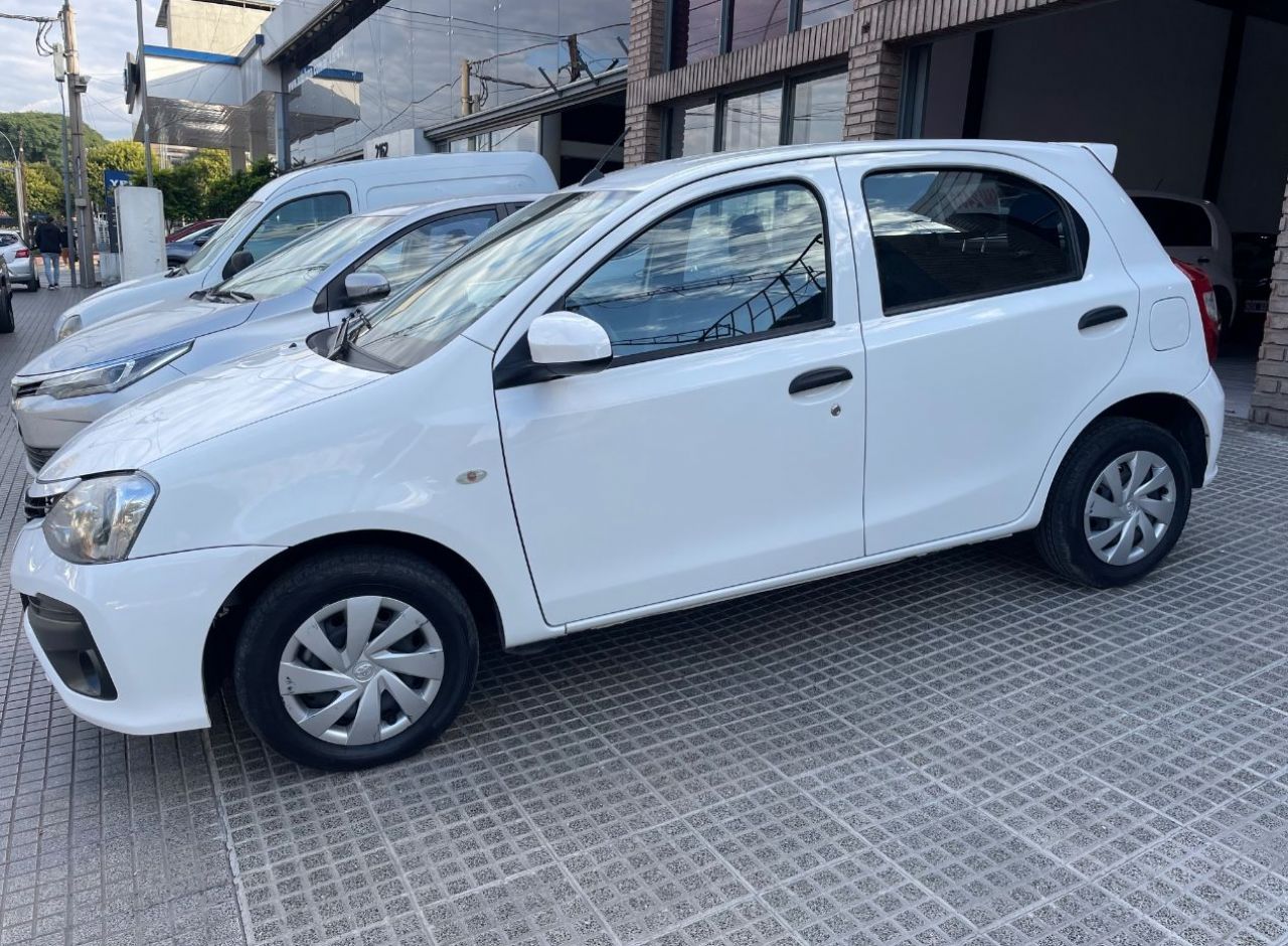 Toyota Etios Usado Financiado en Córdoba, deRuedas