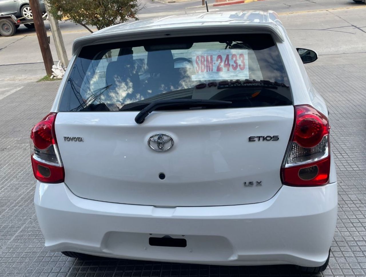 Toyota Etios Usado Financiado en Córdoba, deRuedas