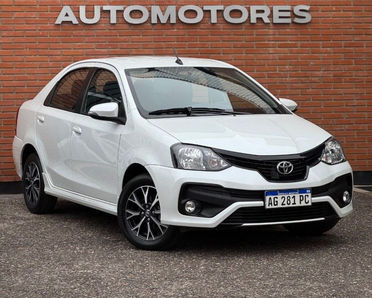 Toyota Etios Usado Financiado en Córdoba, deRuedas