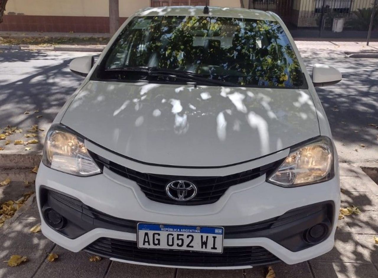 Toyota Etios Usado en Mendoza, deRuedas