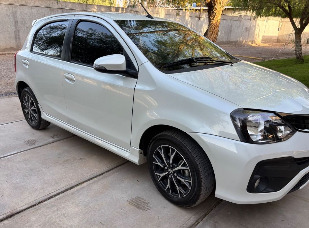Toyota Etios Usado en Mendoza, deRuedas