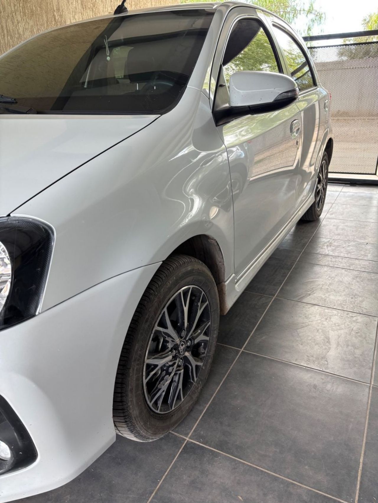 Toyota Etios Usado en Mendoza, deRuedas