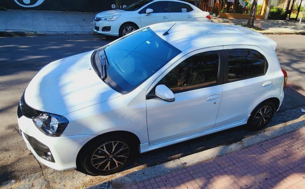 Toyota Etios Usado en Buenos Aires, deRuedas