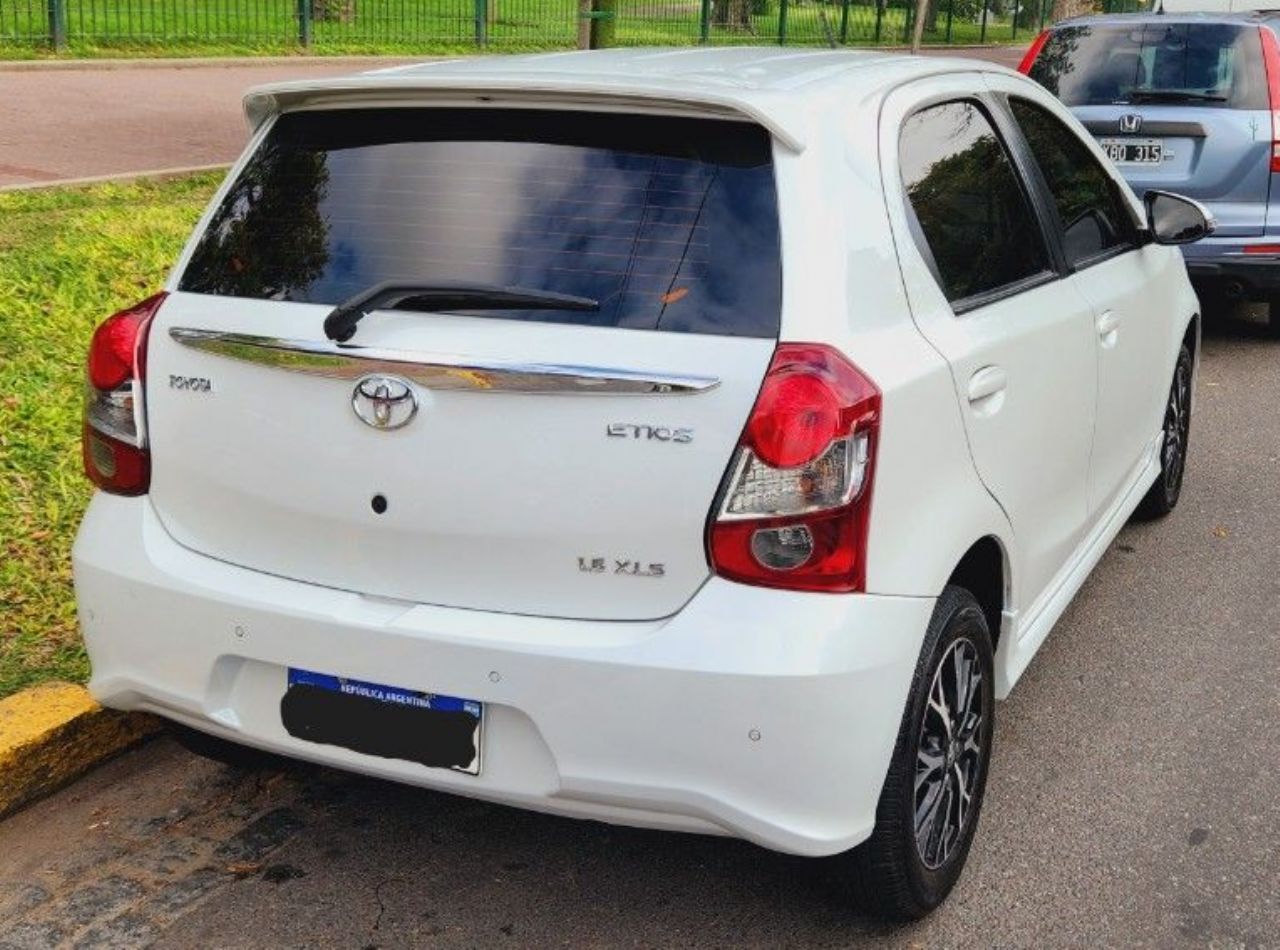 Toyota Etios Usado en Buenos Aires, deRuedas