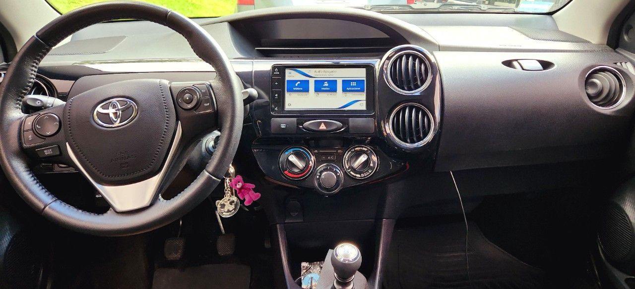 Toyota Etios Usado en Buenos Aires, deRuedas
