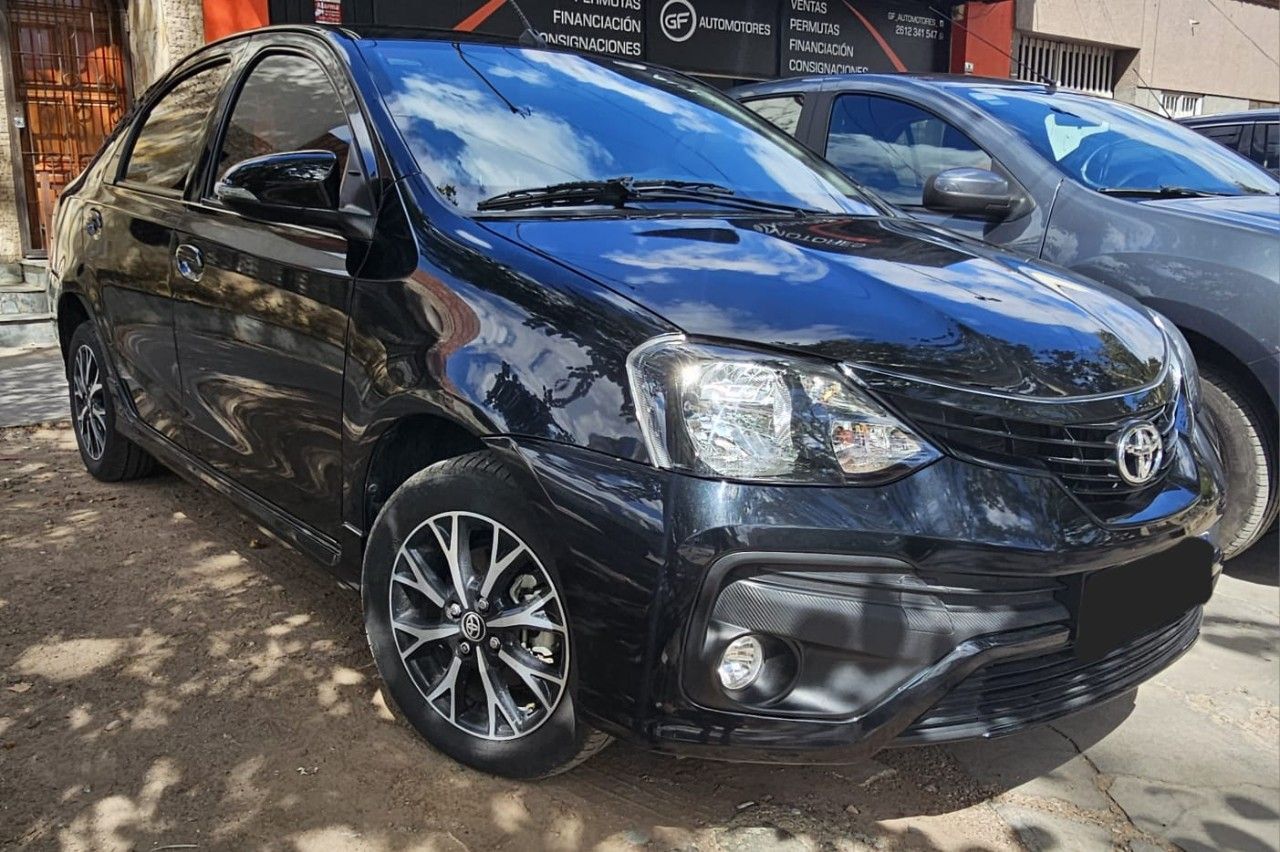 Toyota Etios Usado Financiado en Mendoza, deRuedas