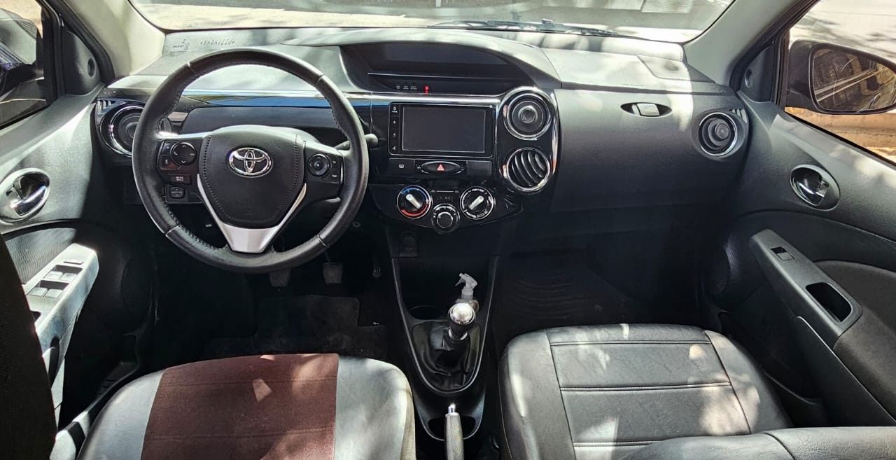 Toyota Etios Usado Financiado en Mendoza, deRuedas