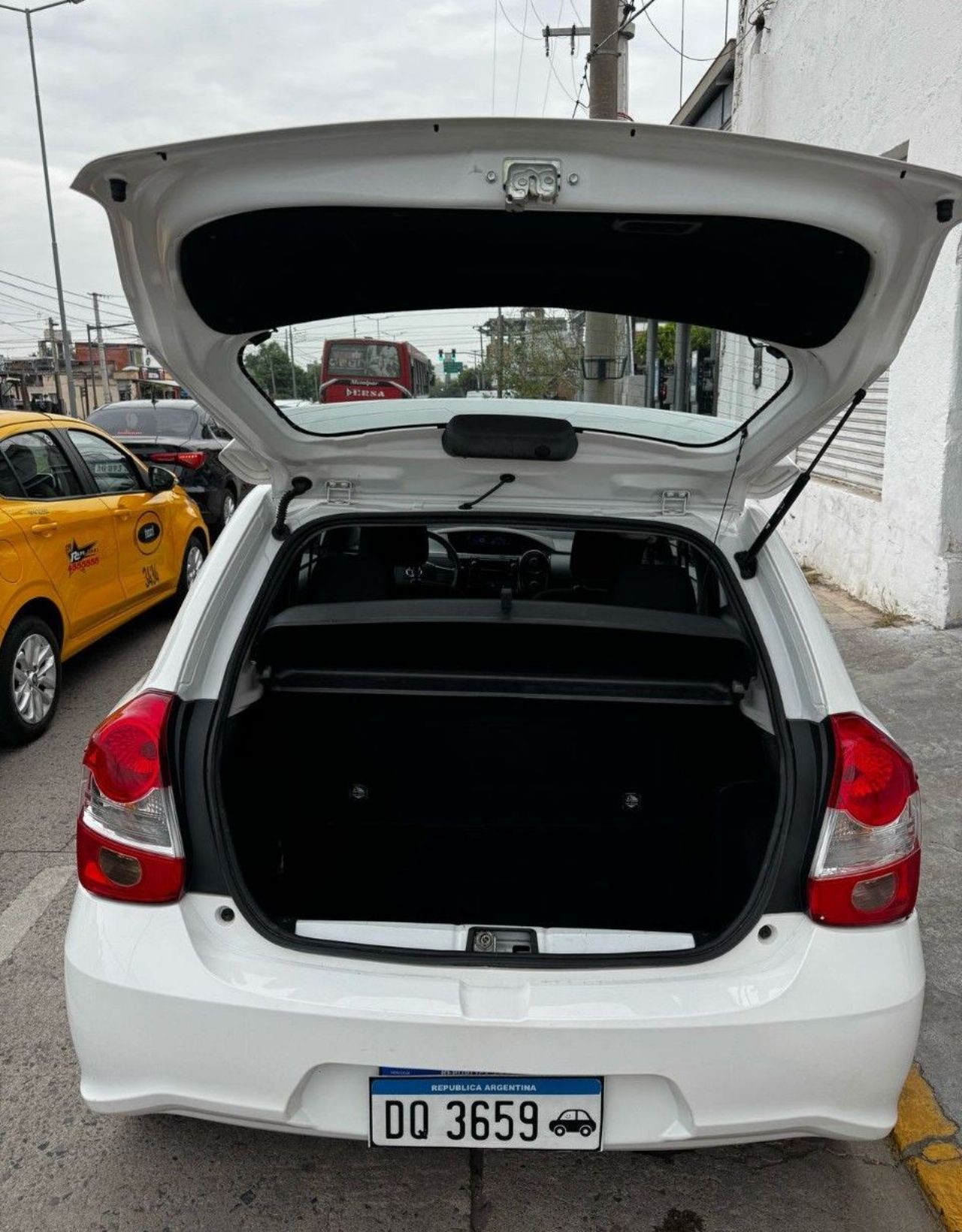 Toyota Etios Usado en Córdoba, deRuedas