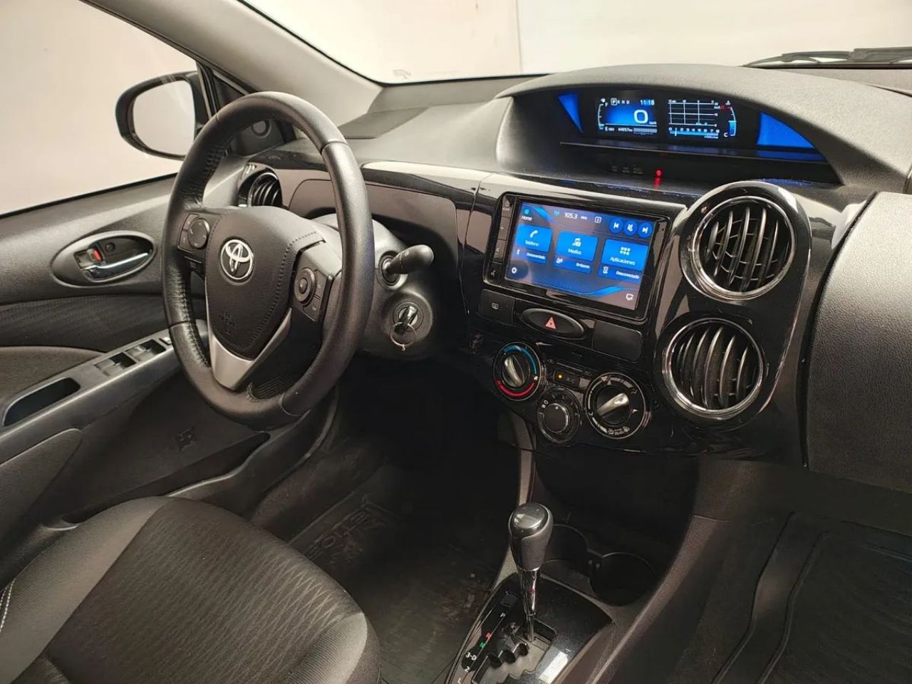 Toyota Etios Usado en Córdoba, deRuedas