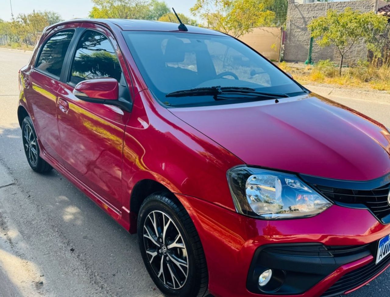 Toyota Etios Usado en Mendoza, deRuedas
