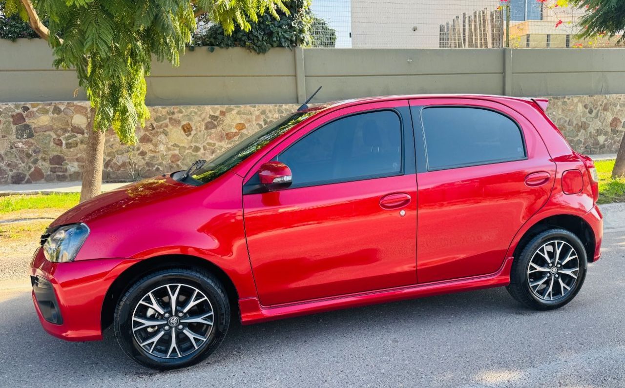 Toyota Etios Usado en Mendoza, deRuedas