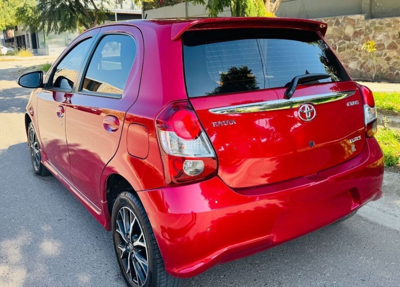 Toyota Etios Usado en Mendoza, deRuedas