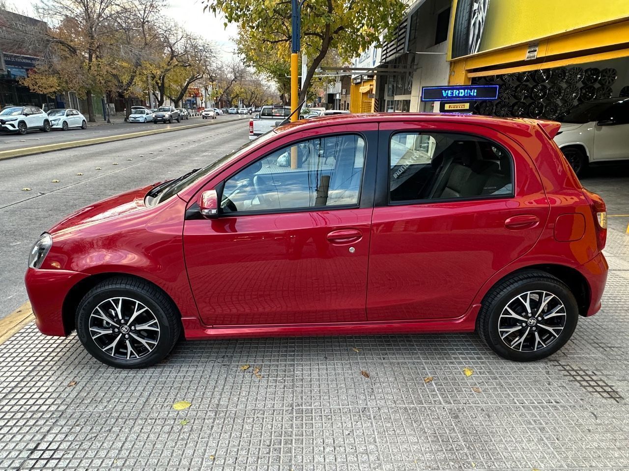 Toyota Etios Usado Financiado en Mendoza, deRuedas