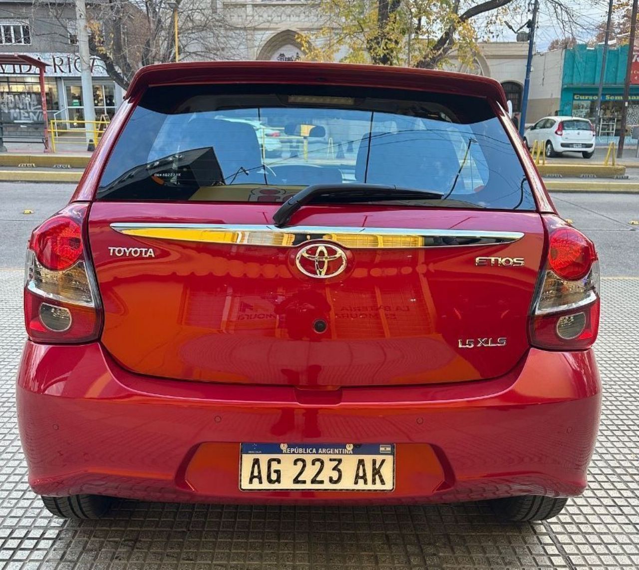 Toyota Etios Usado Financiado en Mendoza, deRuedas
