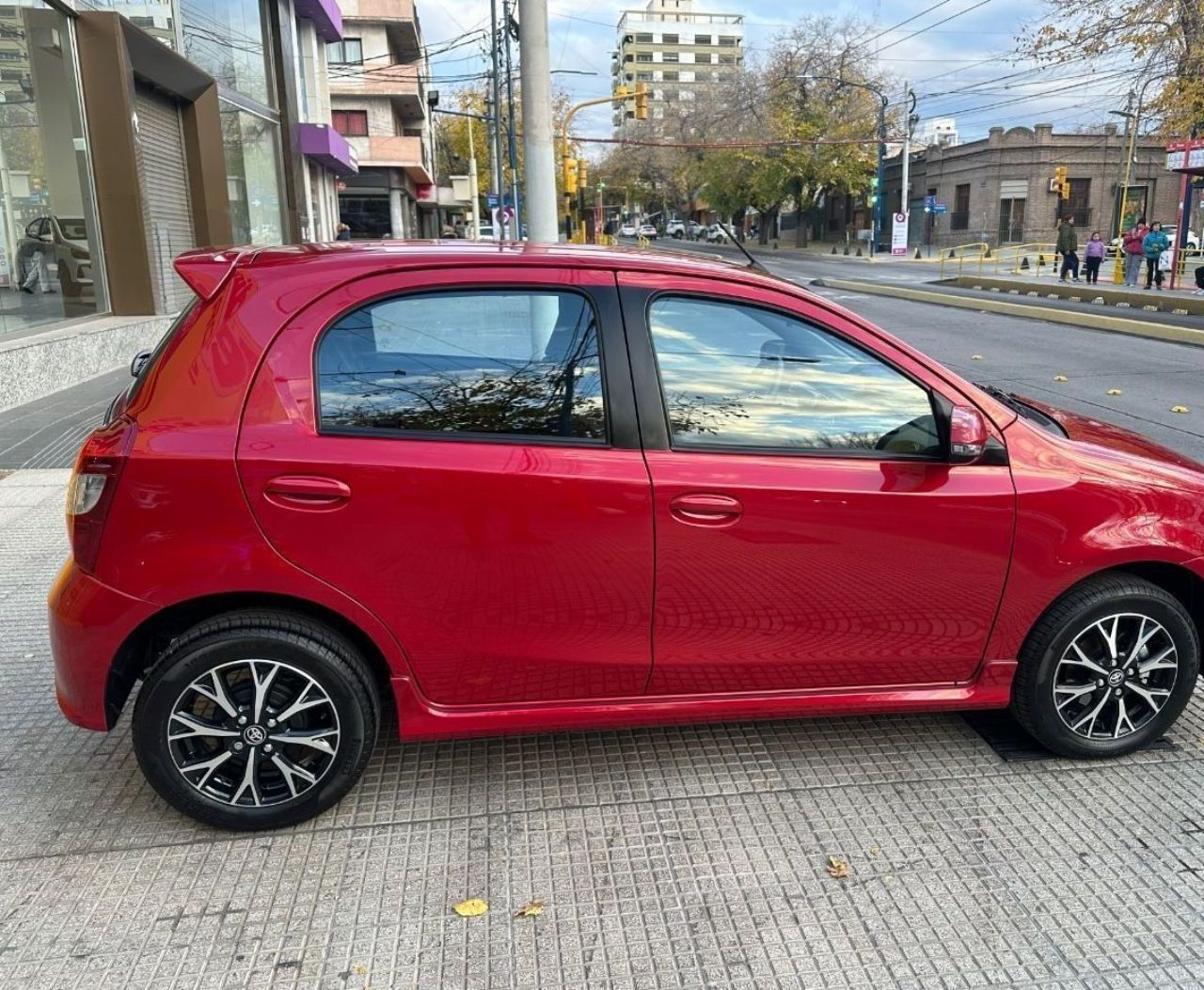 Toyota Etios Usado Financiado en Mendoza, deRuedas