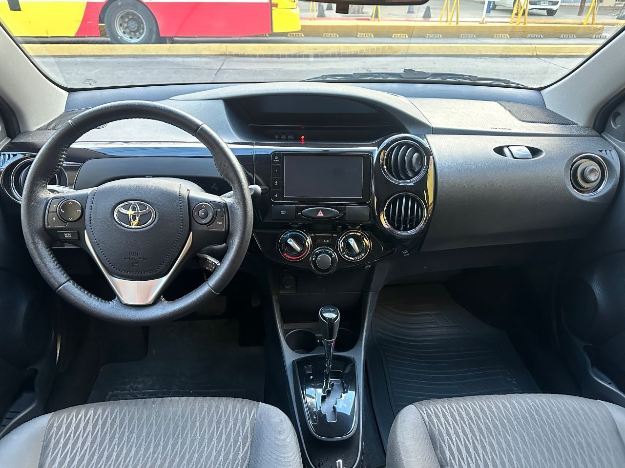 Toyota Etios Usado Financiado en Mendoza, deRuedas