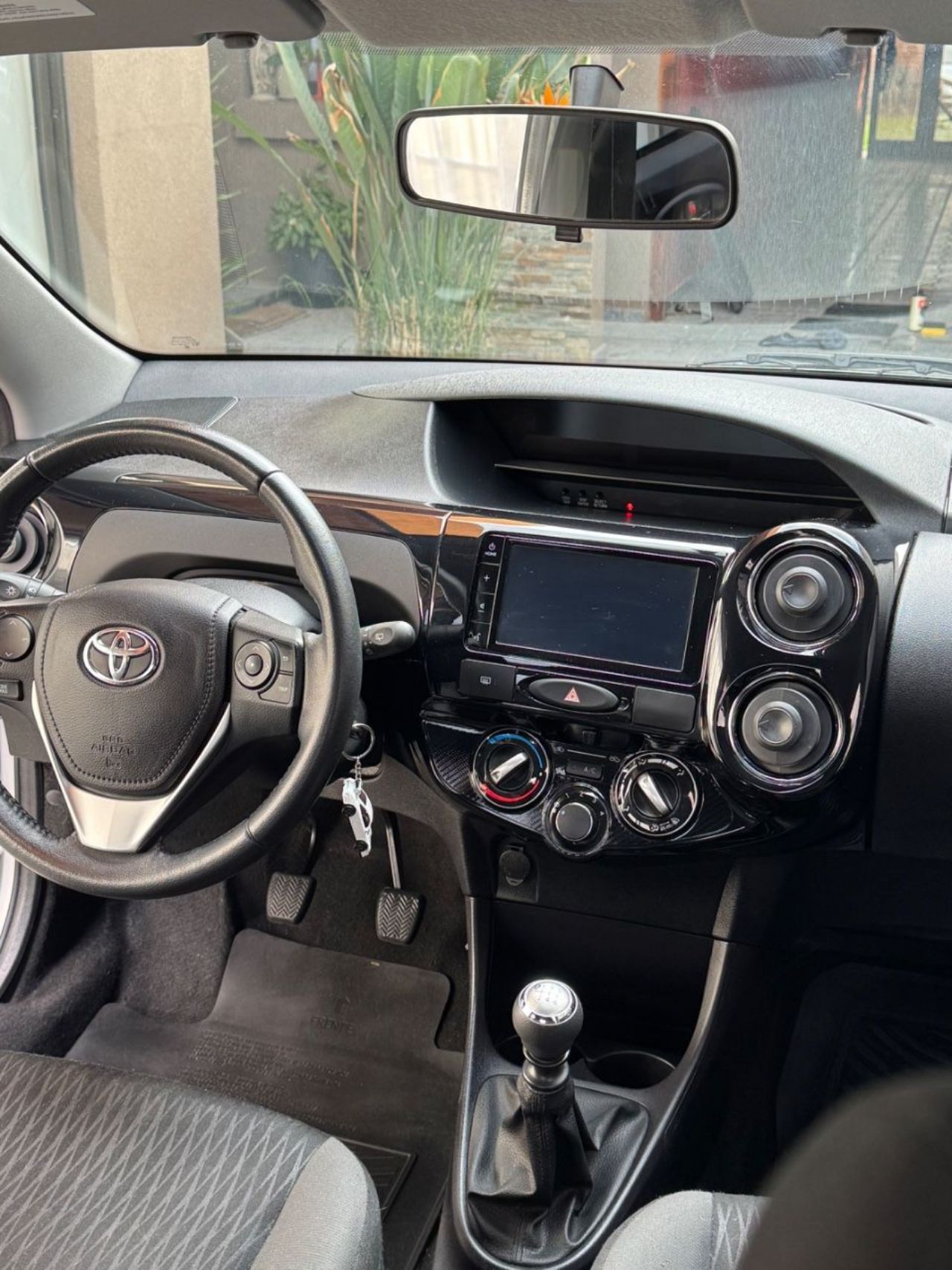 Toyota Etios Usado en Mendoza, deRuedas