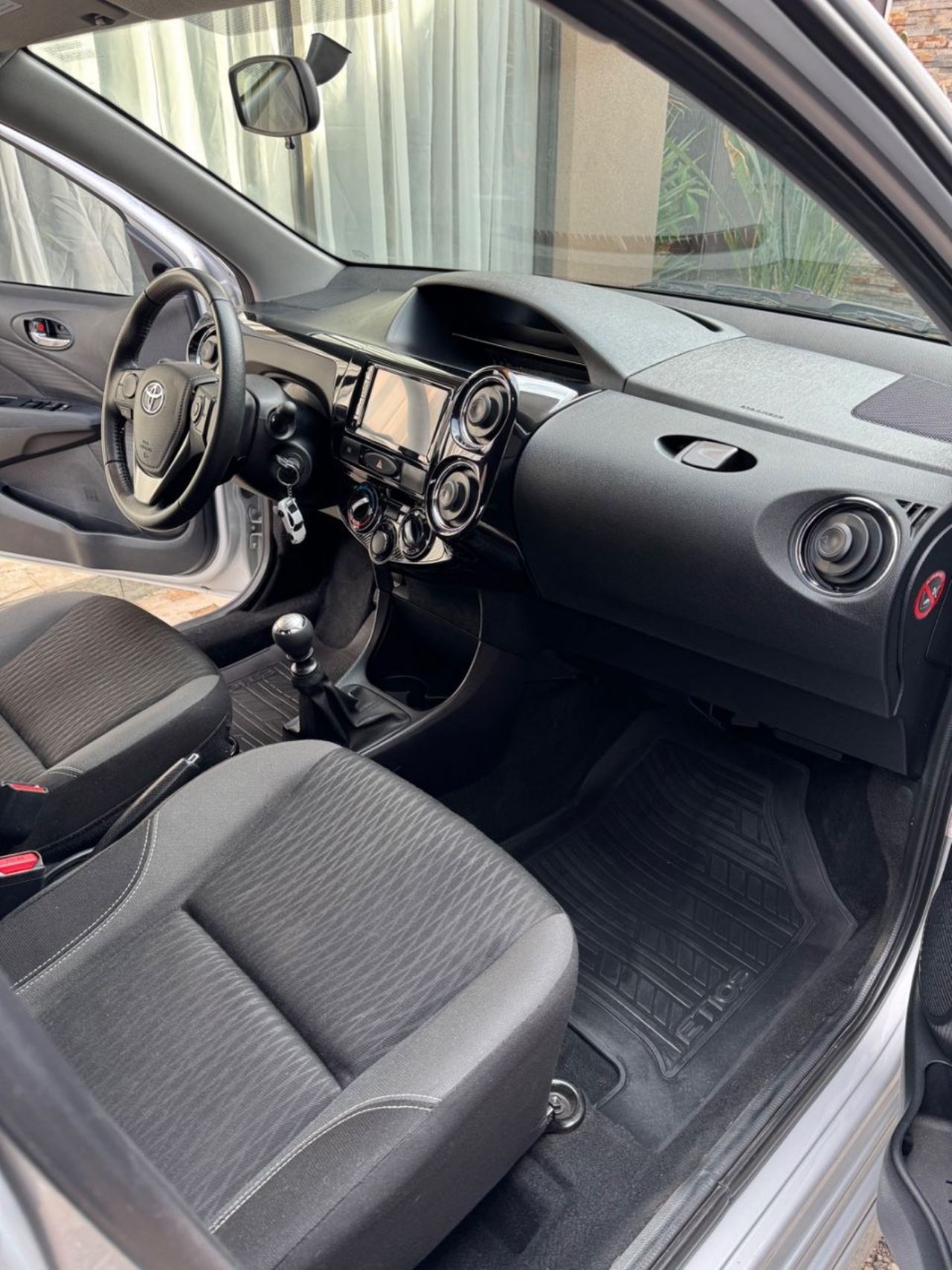 Toyota Etios Usado en Mendoza, deRuedas