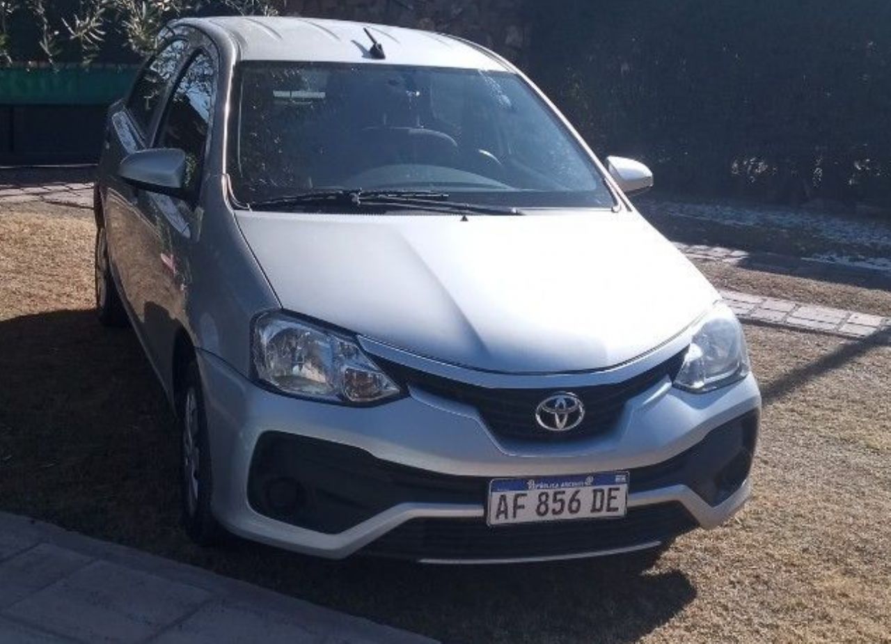 Toyota Etios Usado en Mendoza, deRuedas