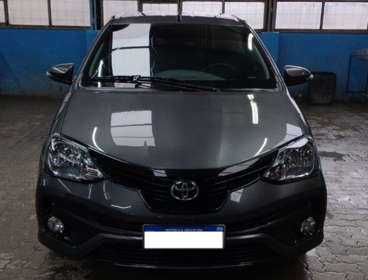 Toyota Etios Usado en Santa Cruz, deRuedas