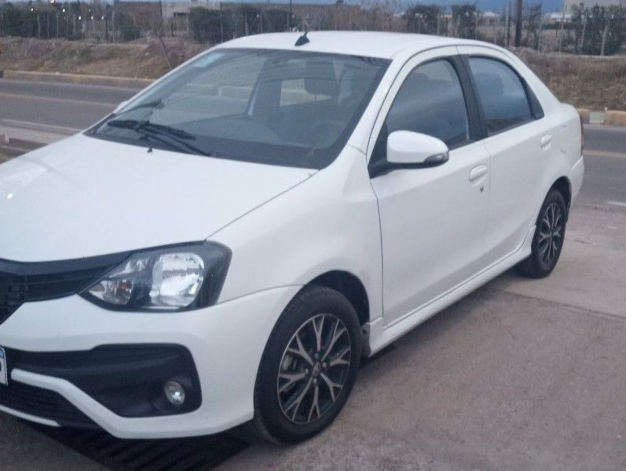 Toyota Etios Usado en Mendoza, deRuedas