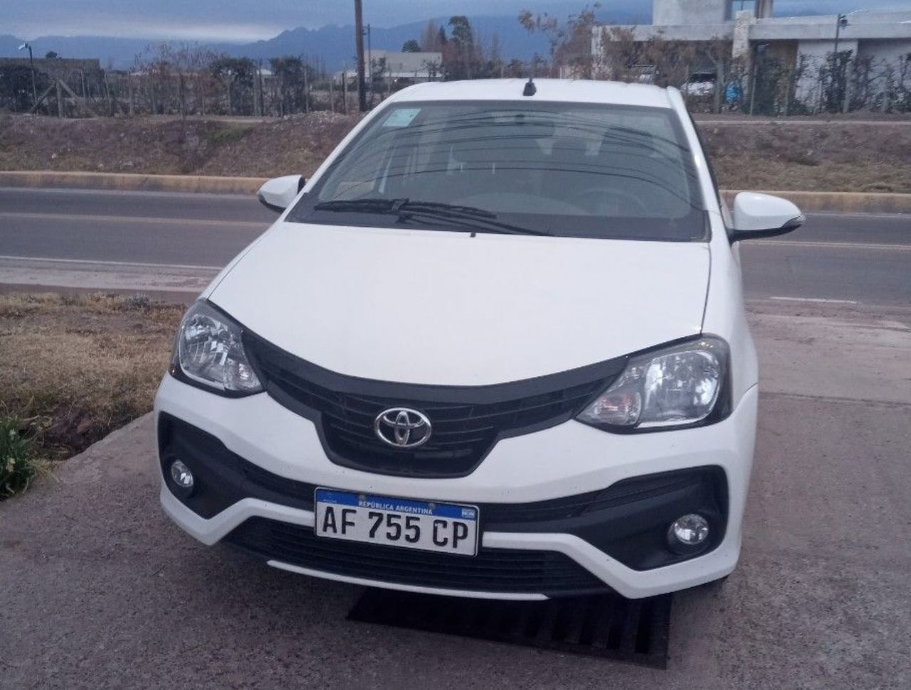 Toyota Etios Usado en Mendoza, deRuedas
