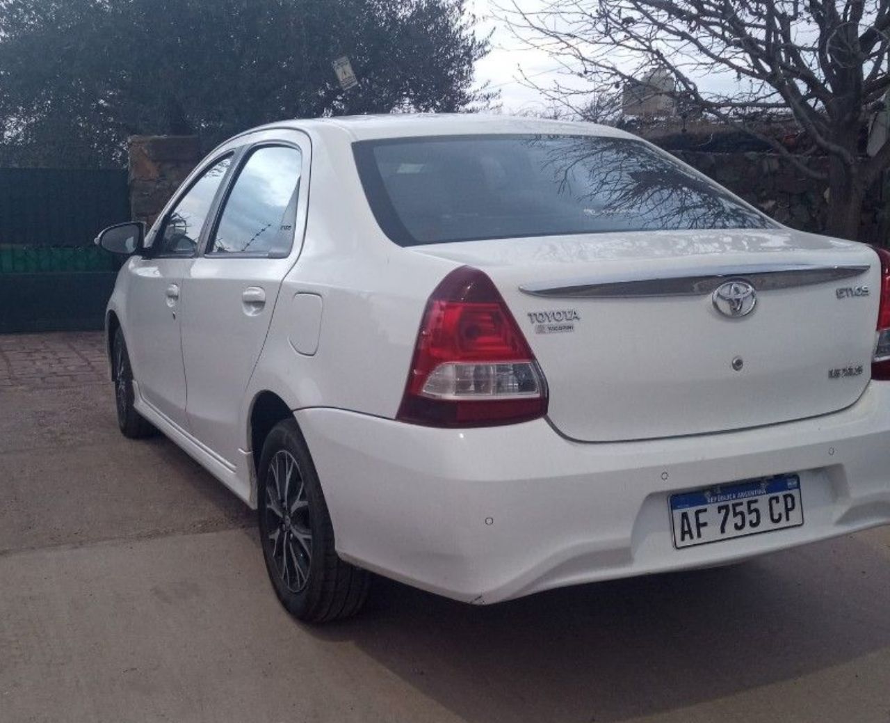 Toyota Etios Usado en Mendoza, deRuedas