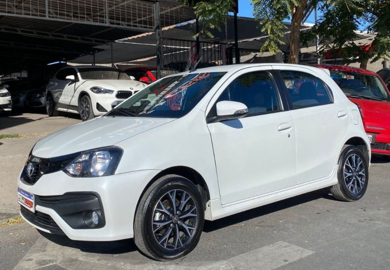 Toyota Etios Usado Financiado en San Juan, deRuedas
