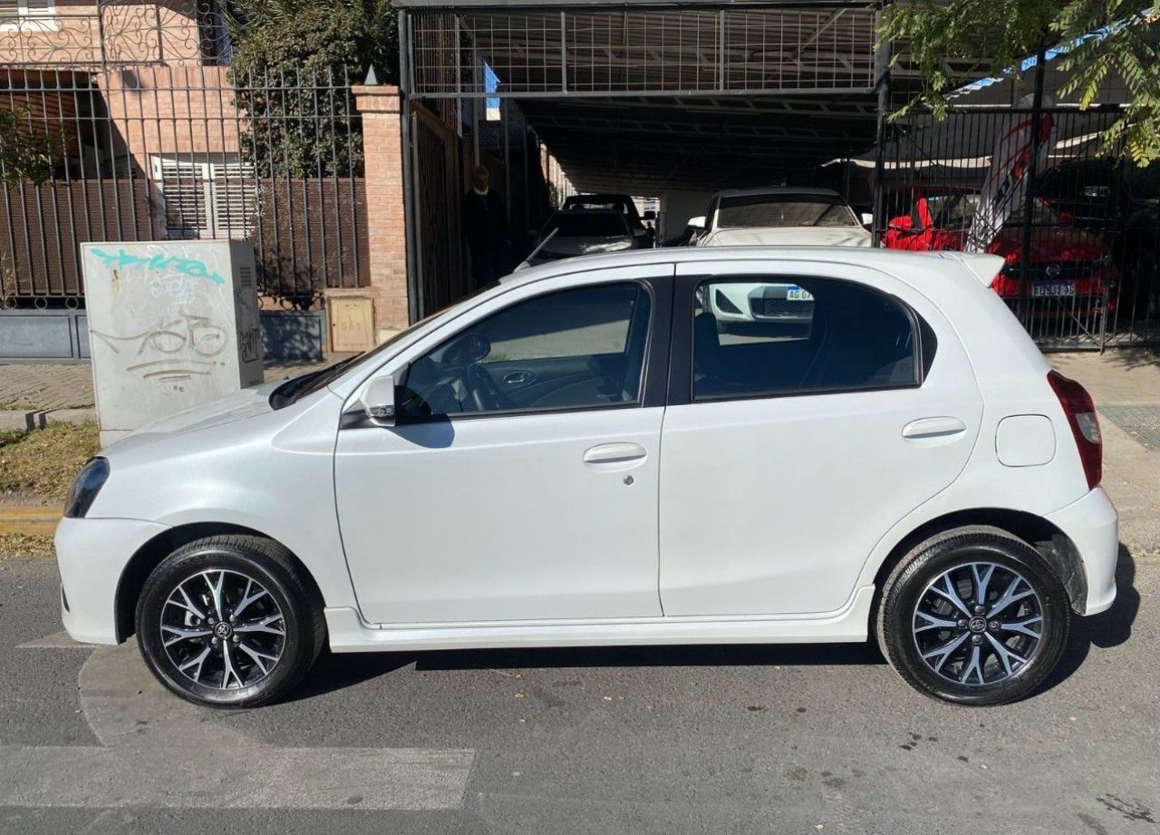 Toyota Etios Usado Financiado en San Juan, deRuedas