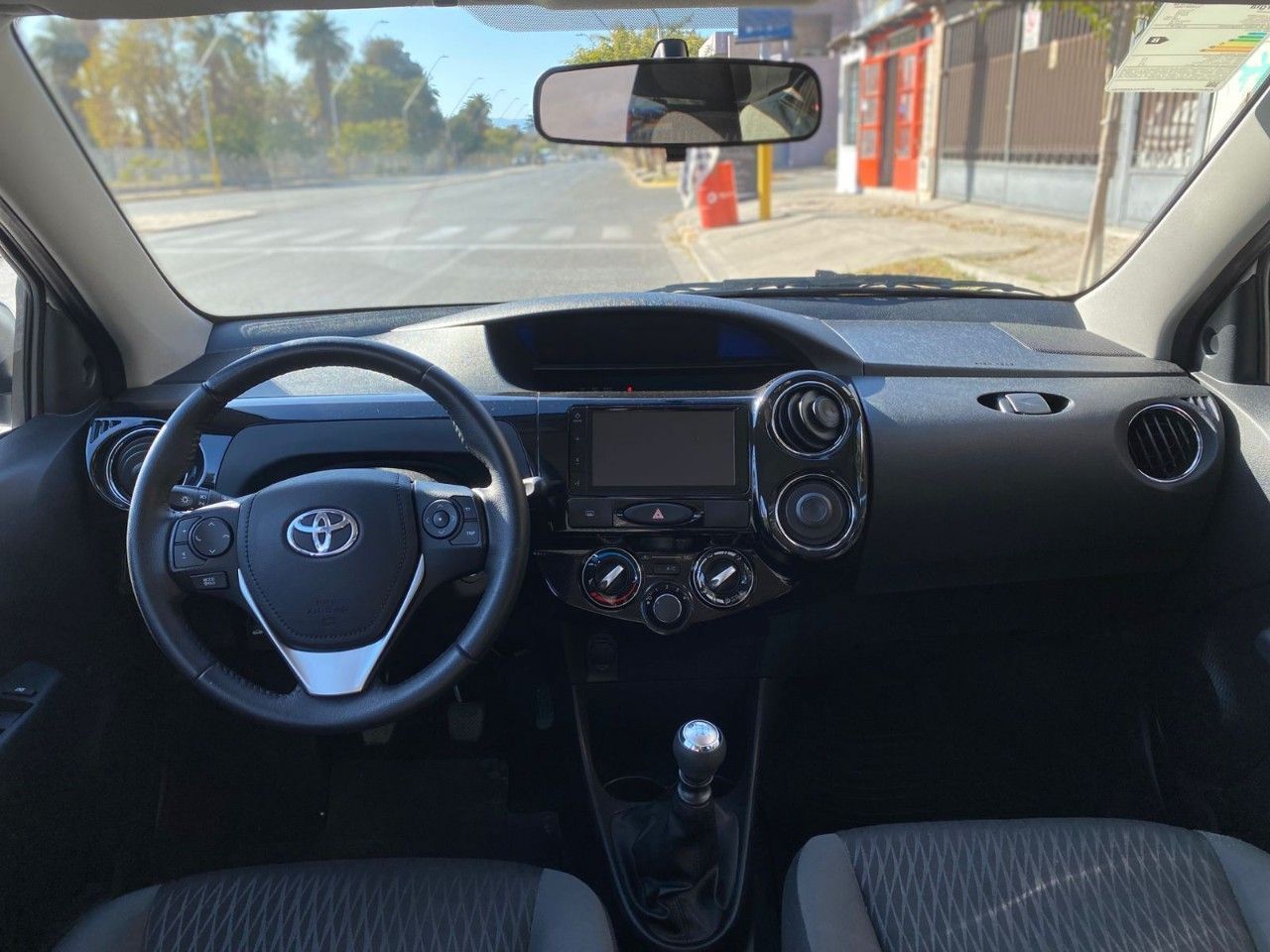 Toyota Etios Usado Financiado en San Juan, deRuedas