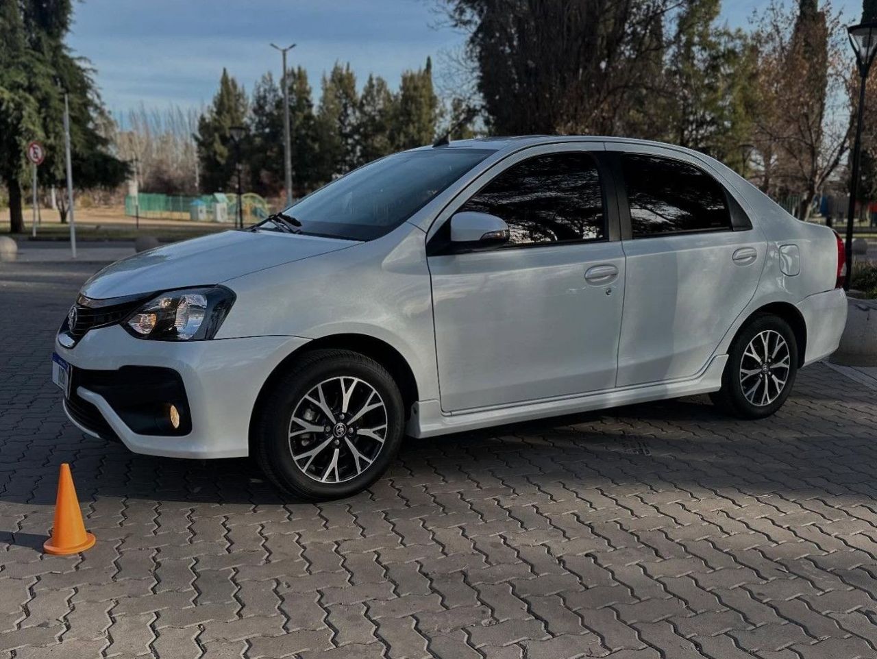 Toyota Etios Usado Financiado en Mendoza, deRuedas