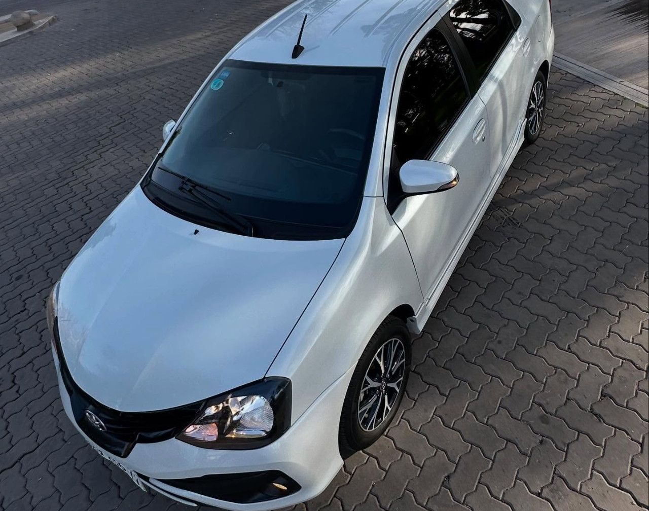 Toyota Etios Usado Financiado en Mendoza, deRuedas