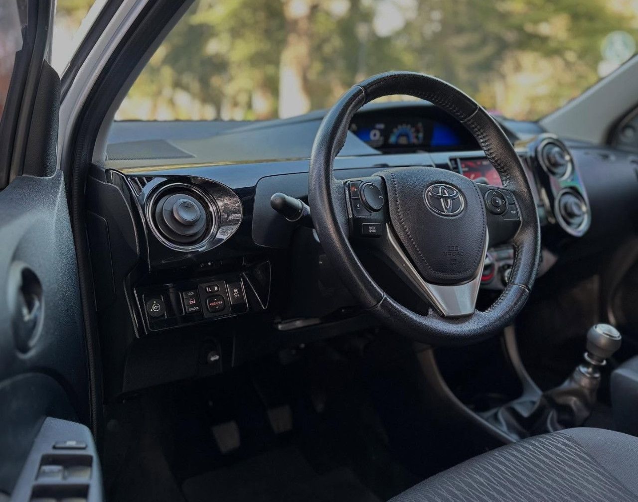 Toyota Etios Usado Financiado en Mendoza, deRuedas