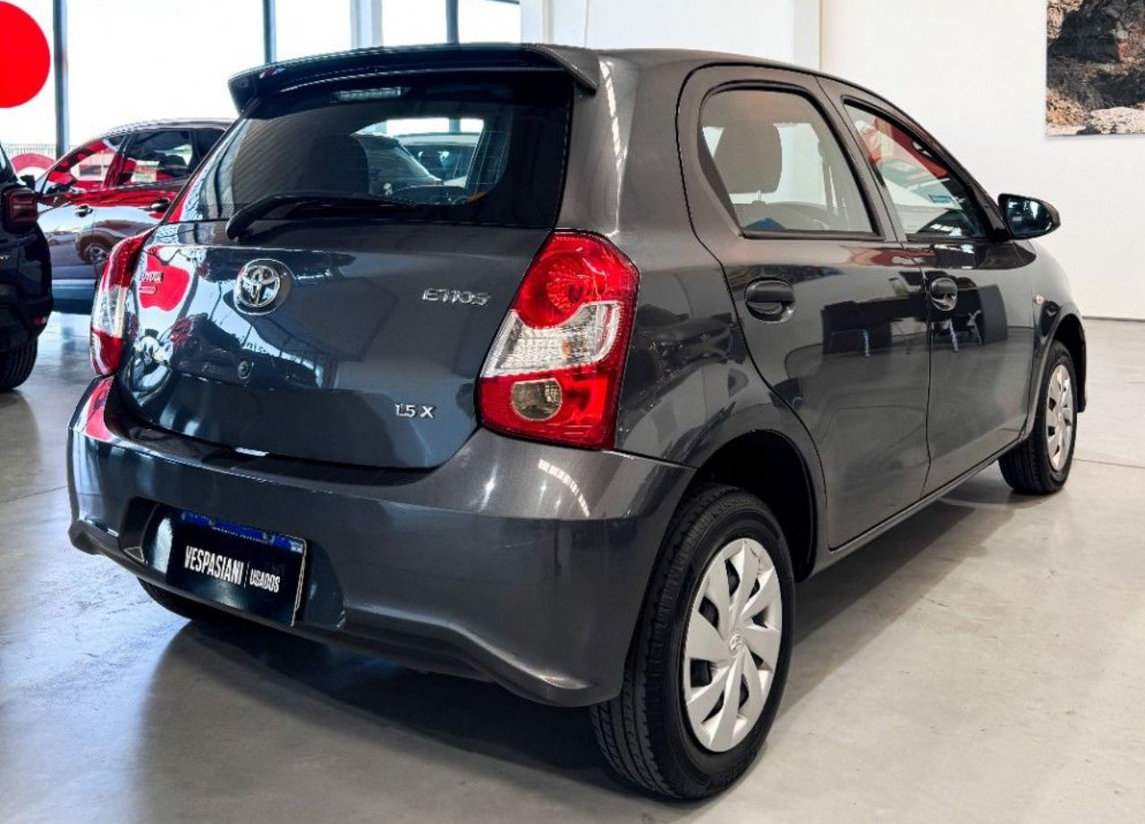 Toyota Etios Usado Financiado en Córdoba, deRuedas