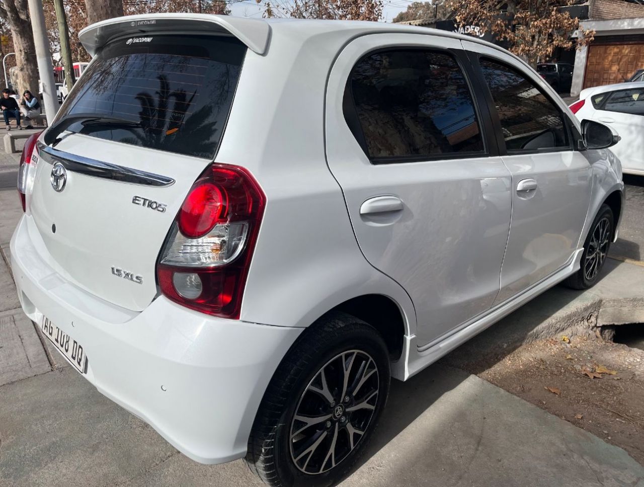 Toyota Etios Usado Financiado en Mendoza, deRuedas