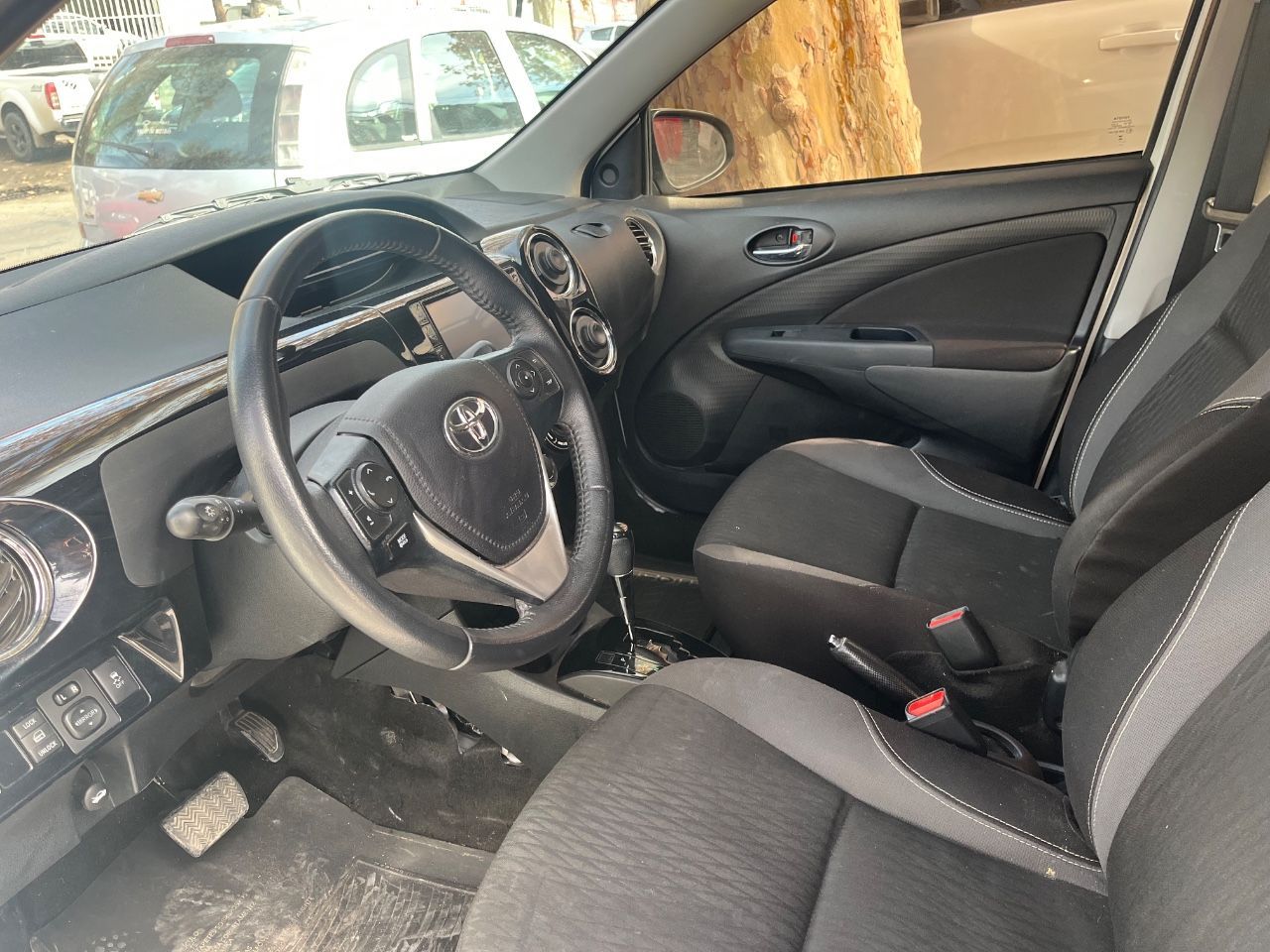 Toyota Etios Usado Financiado en Mendoza, deRuedas