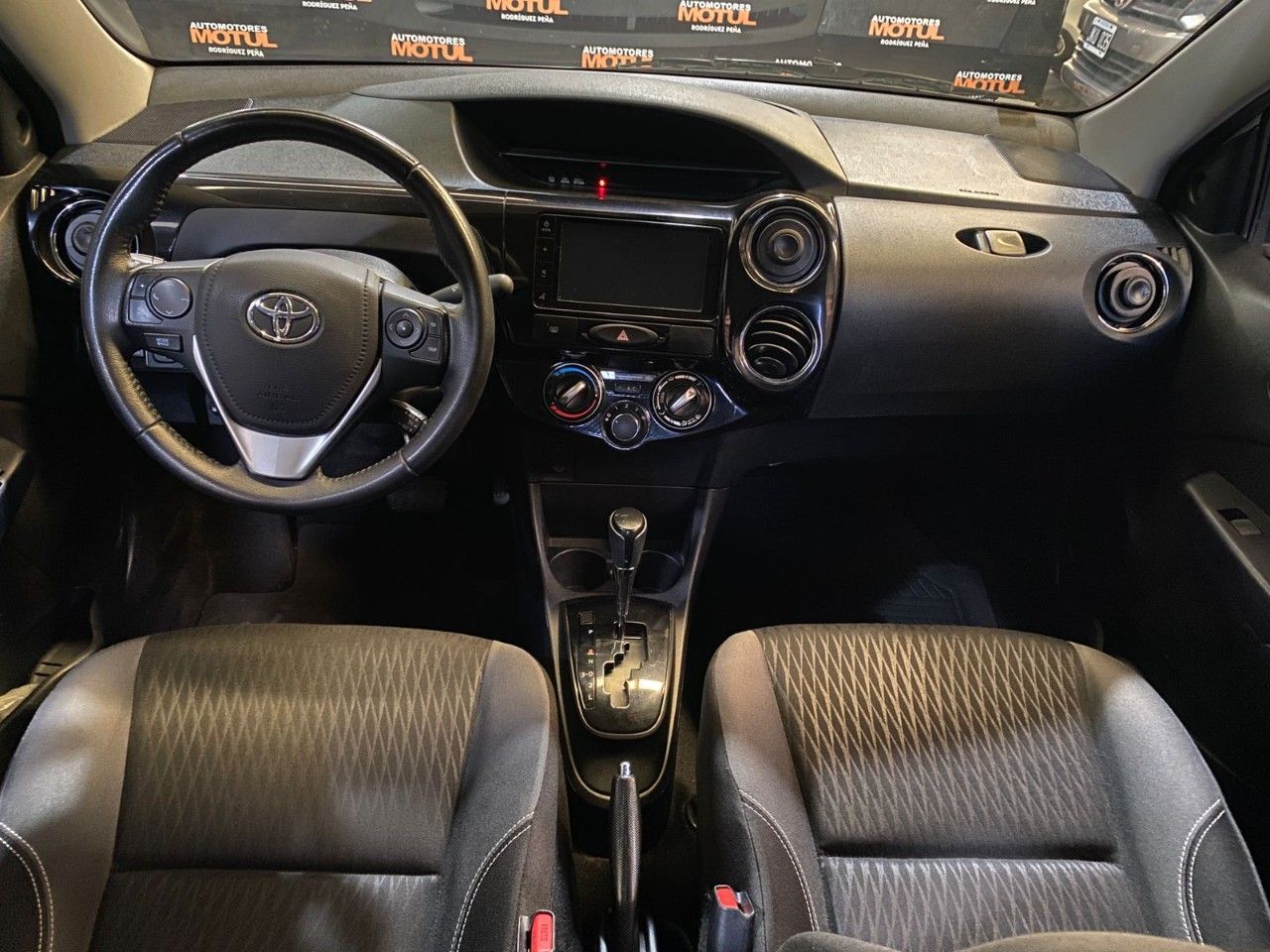 Toyota Etios Usado en Mendoza, deRuedas